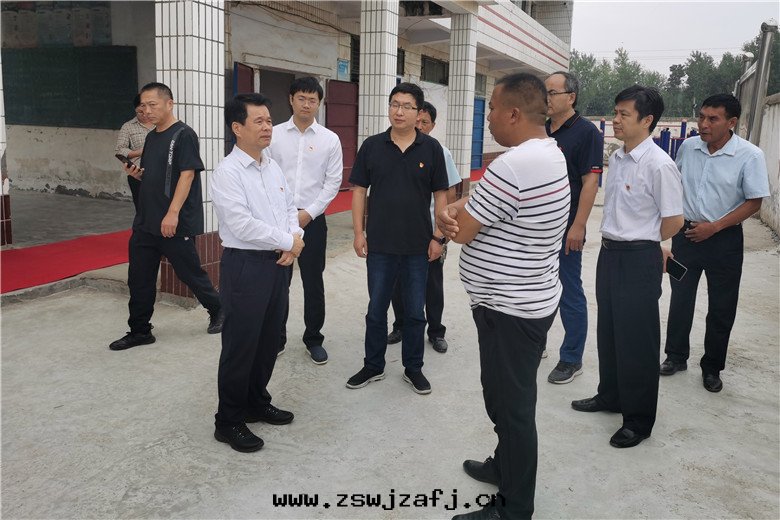 河(hé)南(nán)省(shěng)粮(liáng)食和(hé)儲備局(jú)黨組書(shū)記(jì)、局(jú)长(cháng)张(zhāng)宇松到(dào)鹿邑县賀店(diàn)村(cūn)調研定(dìng)點(diǎn)幫扶工作 河(hé)南(nán)省(shěng)粮(liáng)食和(hé)儲備局(jú)黨組書(shū)記(jì)、局(jú)长(cháng)张(zhāng)宇松到(dào)鹿邑县賀店(diàn)村(cūn)調研定(dìng)點(diǎn)幫扶工作